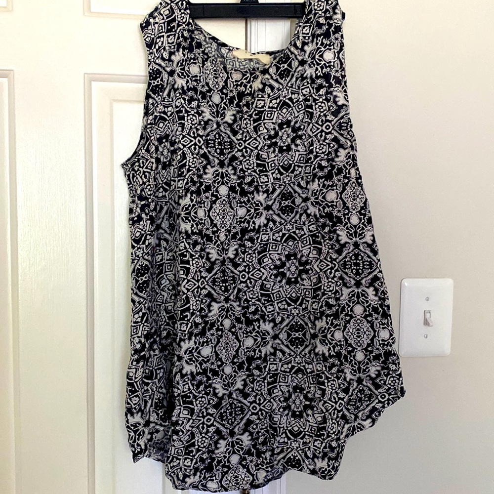 Fun black white print top….100% rayon give you a silky cotton feel